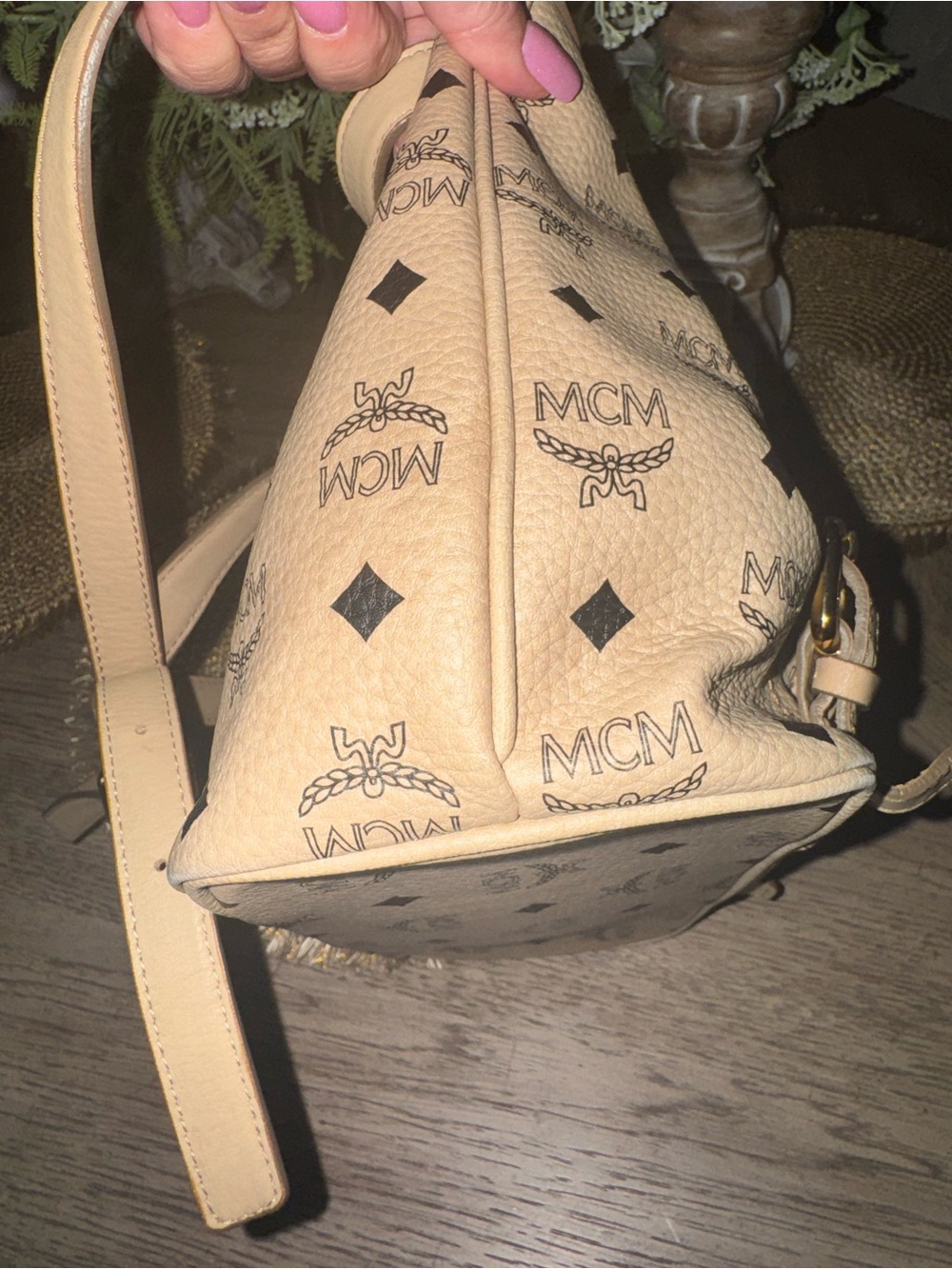 MCM Beige Logo Shoulder Bag with Gold Hardware in EUC - Picture 6 of 7